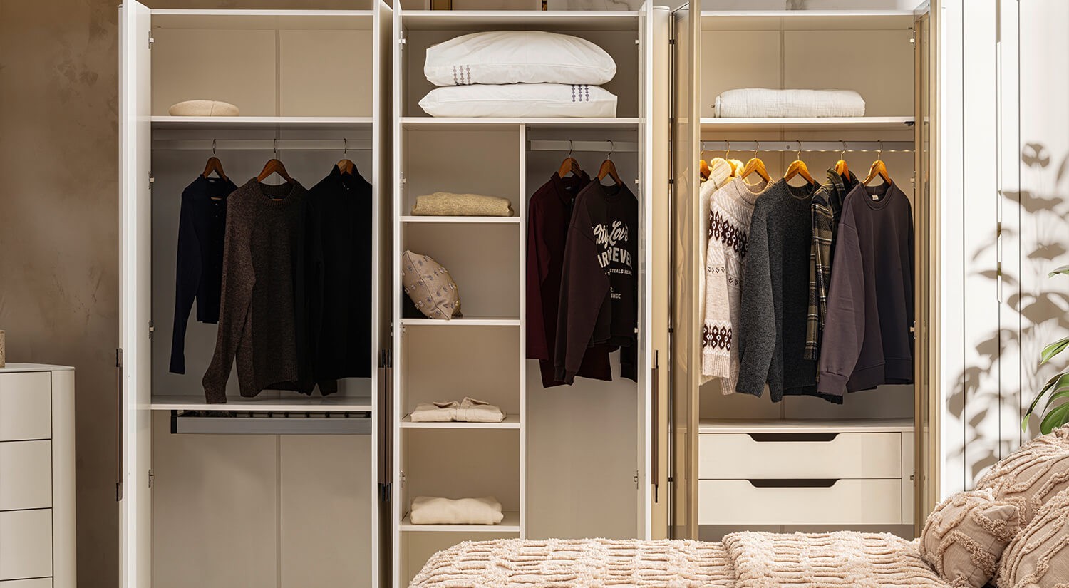 hide Closet Collection【美品】 Assos 6-Door Wardrobe