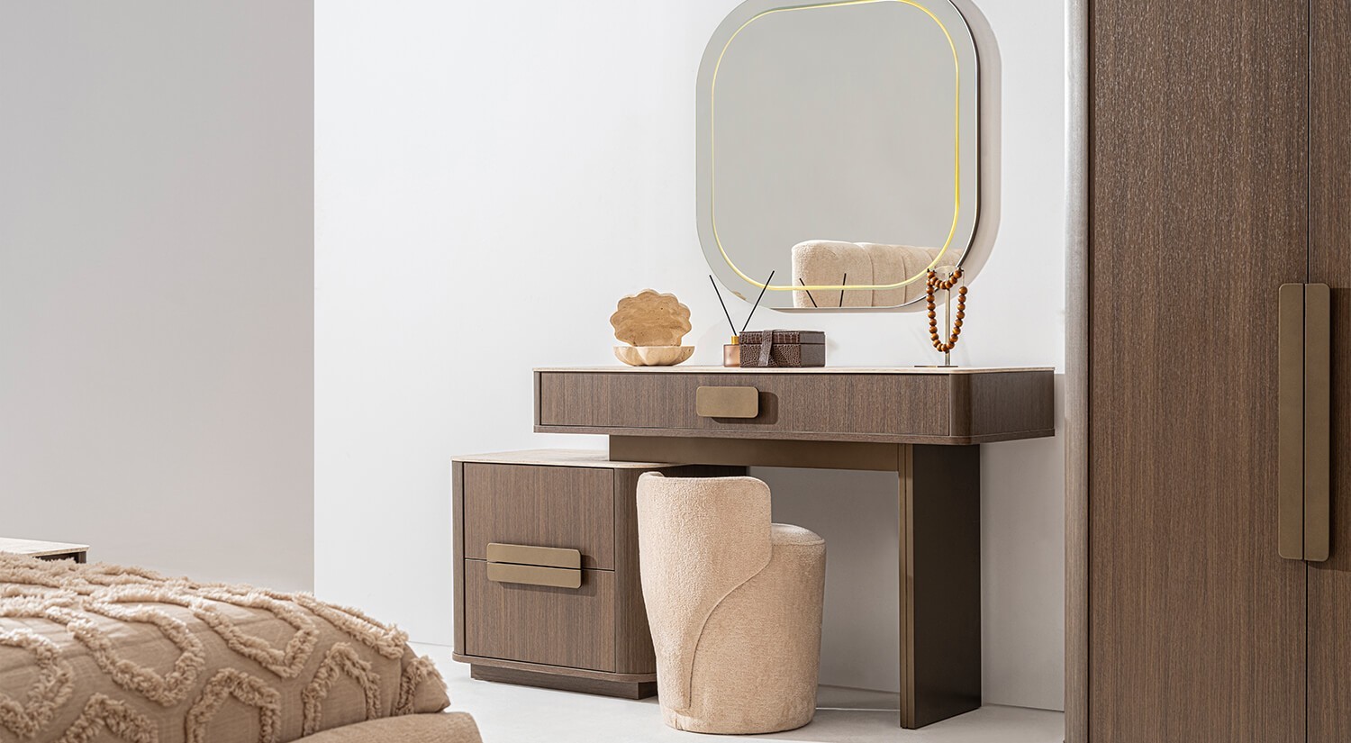 Legna Bedroom